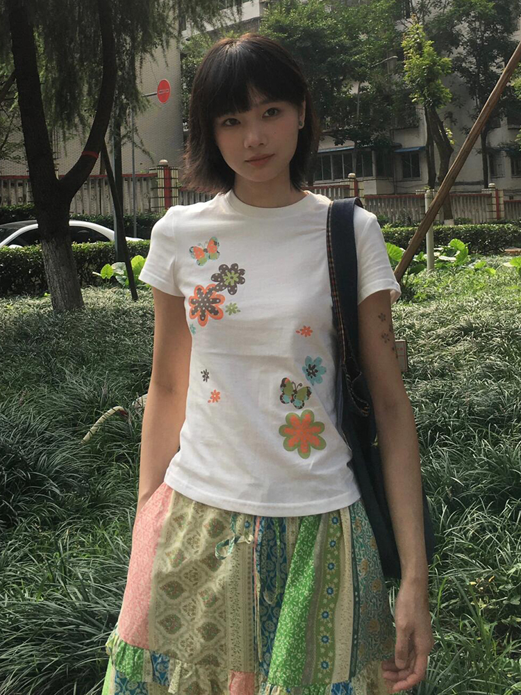 Women's American-Style Floral Print T-Shirt, Summer Short Sleeve, Vintage Slim-Fit Round Neck, Heavyweight White Top Women's American-Style Floral Print T-Shirt, Summer Short Sleeve, Vintage Slim-Fit Round Neck, Heavyweight White Top