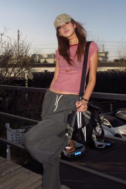 Women's American Style Off-Shoulder Striped T-Shirt, Slightly Sheer Short Sleeve Vintage Slim Fit Cropped Top for Summer