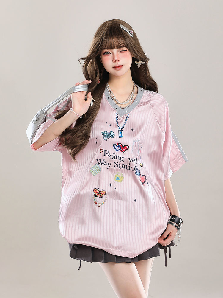 Women's American-Style Printed V-Neck Short Sleeve T-Shirt, Summer 2025 Jersey Design, Sweet Girl Loose Fit Women's American-Style Printed V-Neck Short Sleeve T-Shirt, Summer 2025 Jersey Design, Sweet Girl Loose Fit