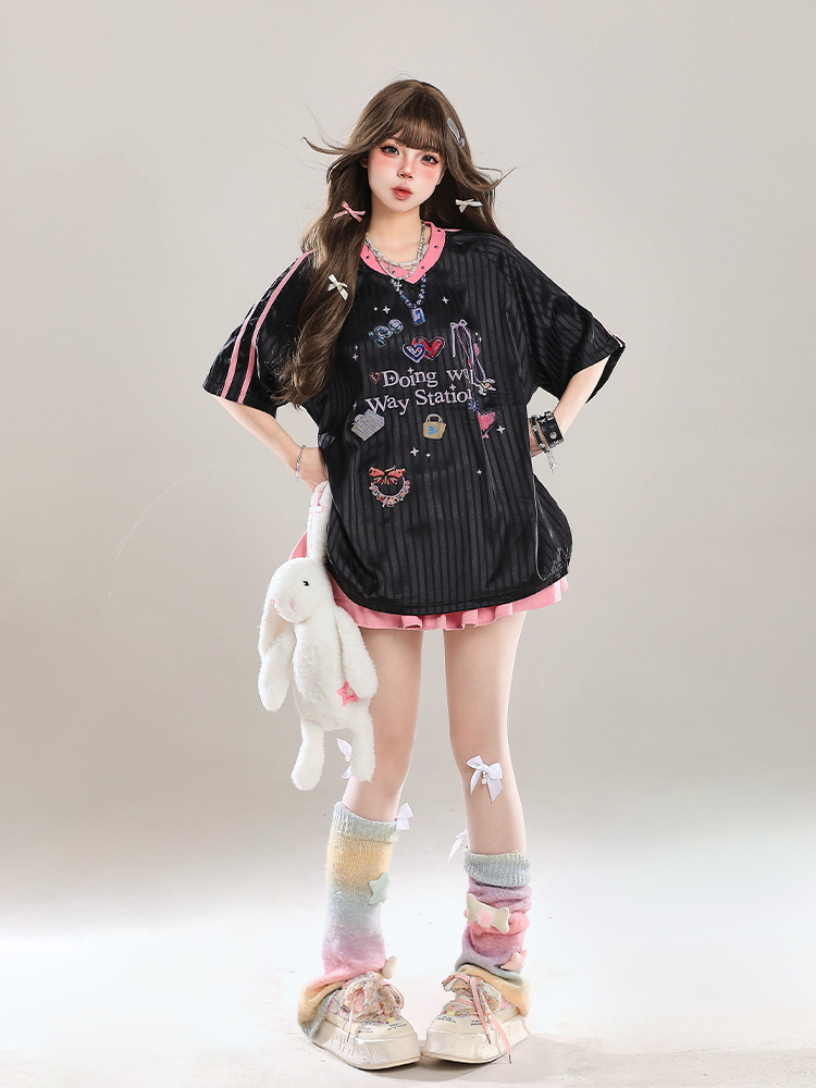 Women's American-Style Printed V-Neck Short Sleeve T-Shirt, Summer 2025 Jersey Design, Sweet Girl Loose Fit Women's American-Style Printed V-Neck Short Sleeve T-Shirt, Summer 2025 Jersey Design, Sweet Girl Loose Fit