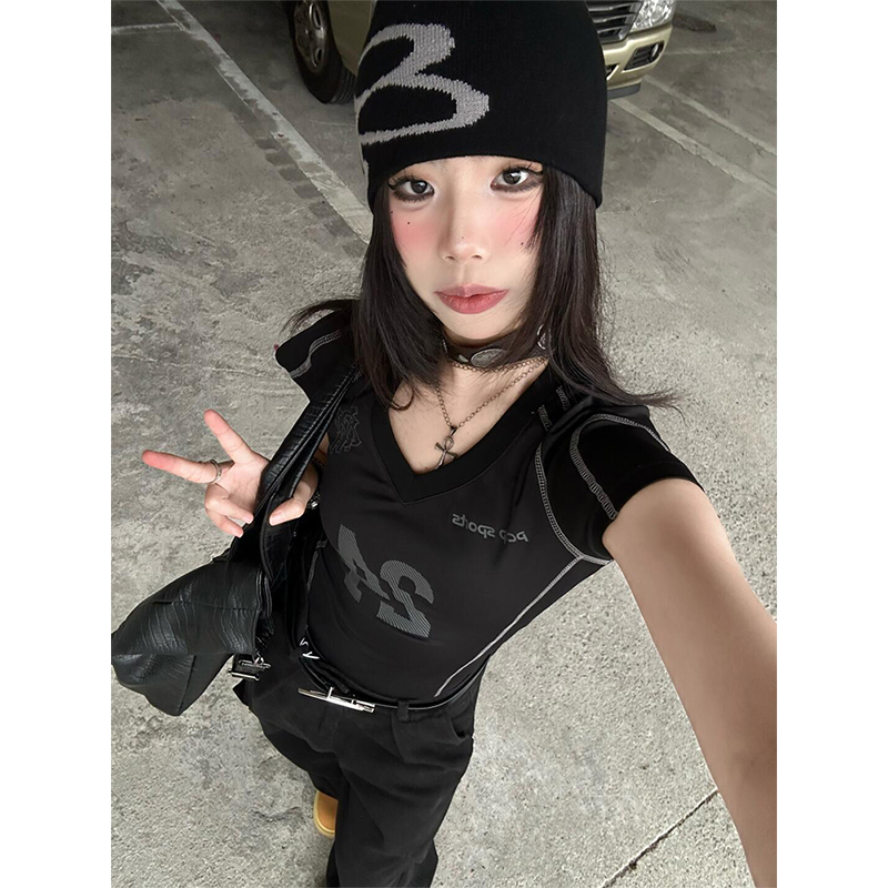 Women's American Style Sports Jersey T-Shirt, Summer V-Neck, Short Sleeve, Slim Fit Cropped Top, Trendy Athletic Fashion Women's American Style Sports Jersey T-Shirt, Summer V-Neck, Short Sleeve, Slim Fit Cropped Top, Trendy Athletic Fashion