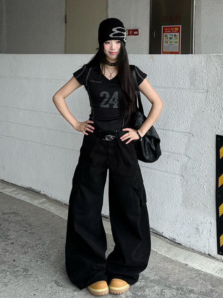 Women's American Style Sports Jersey T-Shirt, Summer V-Neck, Short Sleeve, Slim Fit Cropped Top, Trendy Athletic Fashion Women's American Style Sports Jersey T-Shirt, Summer V-Neck, Short Sleeve, Slim Fit Cropped Top, Trendy Athletic Fashion