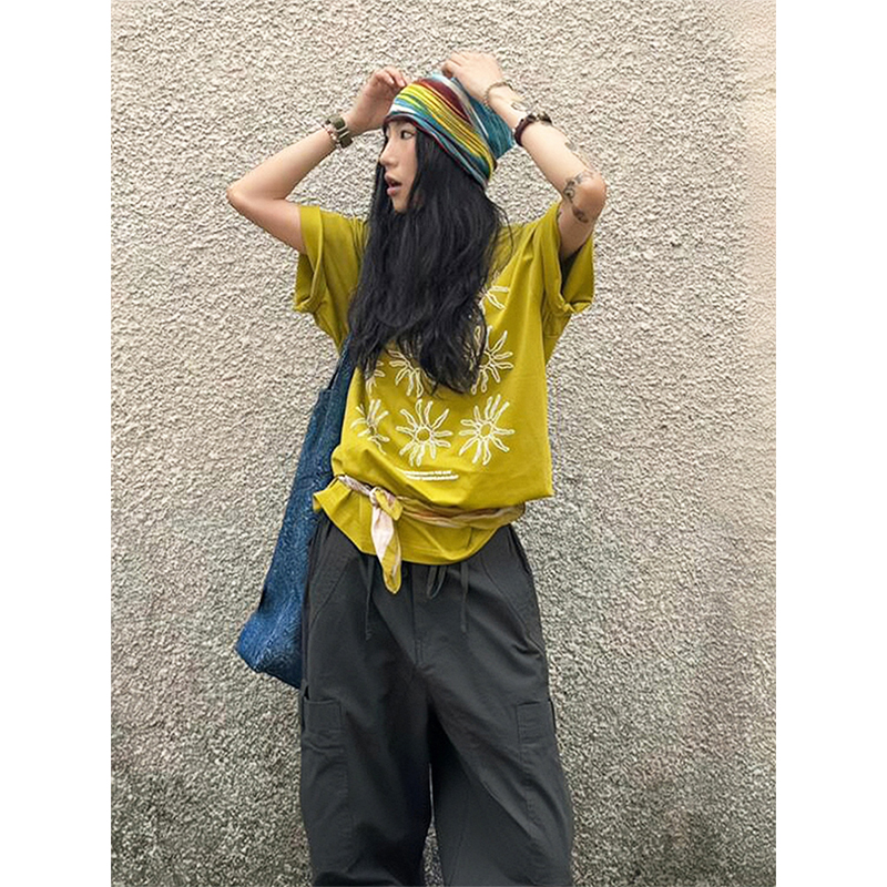 Women's American Style Summer Sunflower Print Short Sleeve T-Shirt, Heavyweight Round Neck Casual Tee, Loose Fit Women's American Style Summer Sunflower Print Short Sleeve T-Shirt, Heavyweight Round Neck Casual Tee, Loose Fit