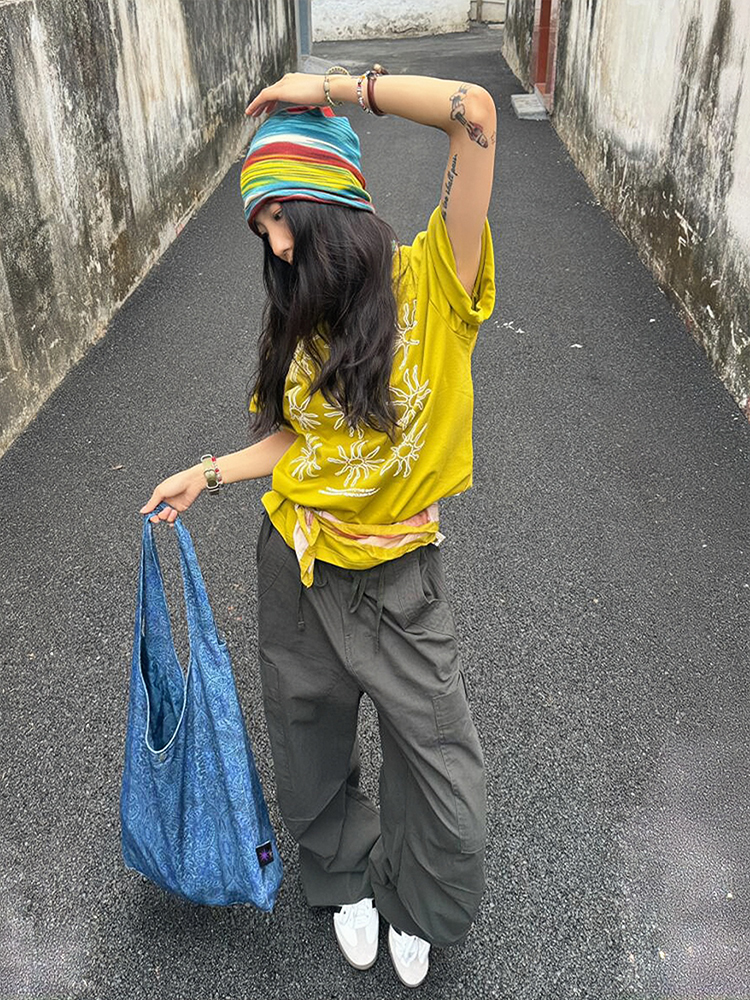 Women's American Style Summer Sunflower Print Short Sleeve T-Shirt, Heavyweight Round Neck Casual Tee, Loose Fit Women's American Style Summer Sunflower Print Short Sleeve T-Shirt, Heavyweight Round Neck Casual Tee, Loose Fit