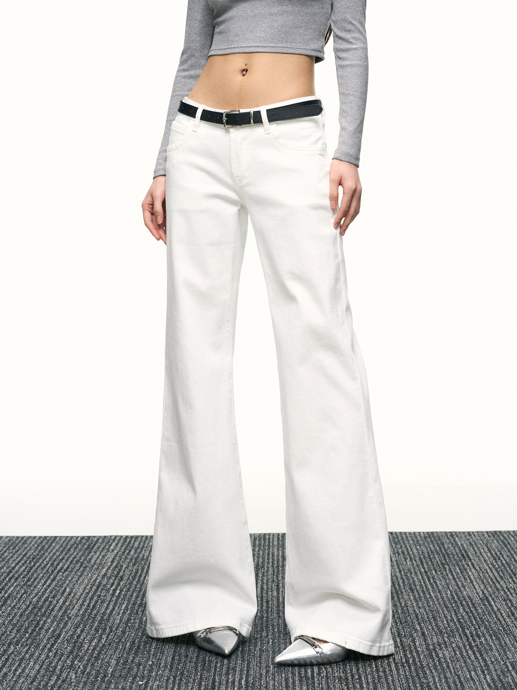 Women's American-Style White Flared Jeans - Loose Slimming Wide-Leg Bell-Bottoms for Spring & Autumn Fashion Women's American-Style White Flared Jeans - Loose Slimming Wide-Leg Bell-Bottoms for Spring & Autumn Fashion