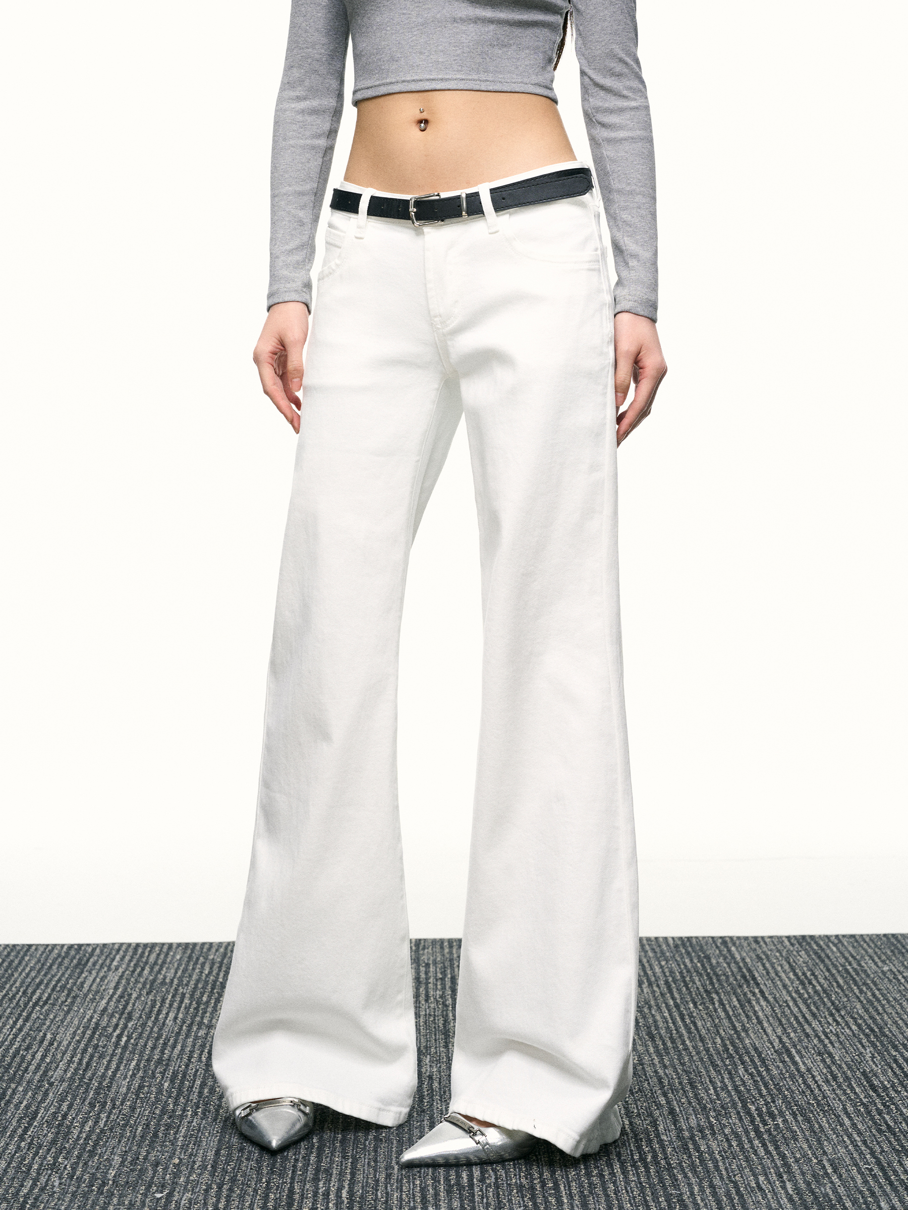 Women's American-Style White Flared Jeans - Loose Slimming Wide-Leg Bell-Bottoms for Spring & Autumn Fashion Women's American-Style White Flared Jeans - Loose Slimming Wide-Leg Bell-Bottoms for Spring & Autumn Fashion