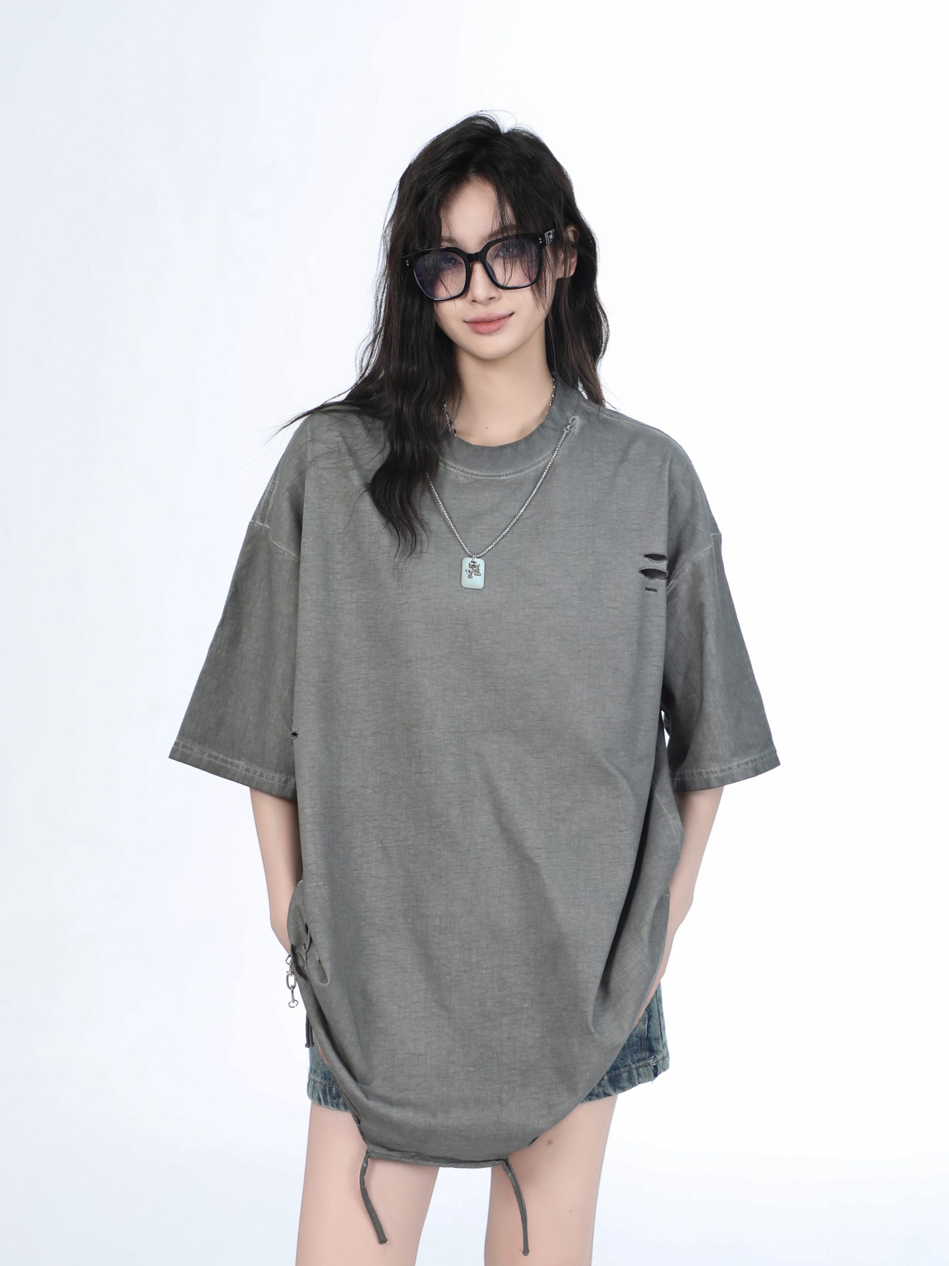 Women's Black Short Sleeve T-Shirt with Hip-Hop Destruction Design - Loose Fit Summer Trend for Casual Style Women's Black Short Sleeve T-Shirt with Hip-Hop Destruction Design - Loose Fit Summer Trend for Casual Style