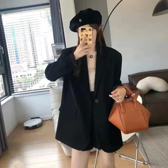 Women's Black Suit Jacket - Elegant High-End Loose Blazer for Spring & Autumn, Casual Fashion Essential Women's Black Suit Jacket - Elegant High-End Loose Blazer for Spring & Autumn, Casual Fashion Essential