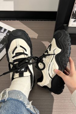 Women's Breathable Soft Sole Mesh Mountaineering Shoes - Versatile Black and White Old Daddy Style for Summer 2025