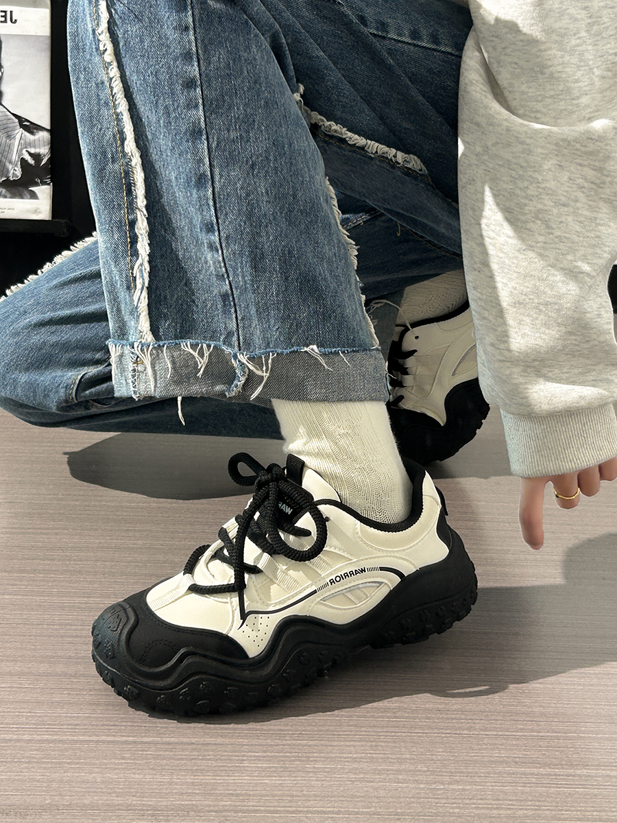 Women's Breathable Soft Sole Mesh Mountaineering Shoes - Versatile Black and White Old Daddy Style for Summer 2025 Women's Breathable Soft Sole Mesh Mountaineering Shoes - Versatile Black and White Old Daddy Style for Summer 2025