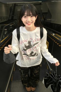 Women’s Casual Loose Fit Hand-Painted Round Neck T-Shirt - American Style Long Sleeve Top in Pure Cotton for Early Spring