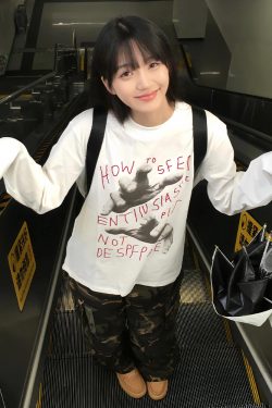 Women’s Casual Loose Fit Hand-Painted Round Neck T-Shirt - American Style Long Sleeve Top in Pure Cotton for Early Spring