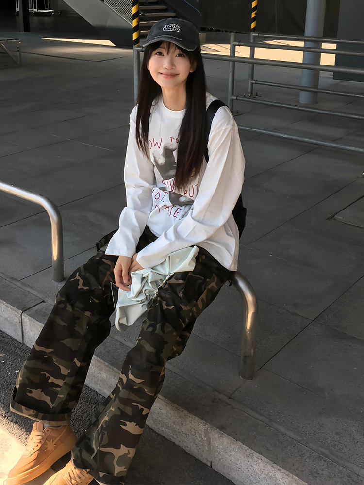 Women’s Casual Loose Fit Hand-Painted Round Neck T-Shirt - American Style Long Sleeve Top in Pure Cotton for Early Spring Women’s Casual Loose Fit Hand-Painted Round Neck T-Shirt - American Style Long Sleeve Top in Pure Cotton for Early Spring