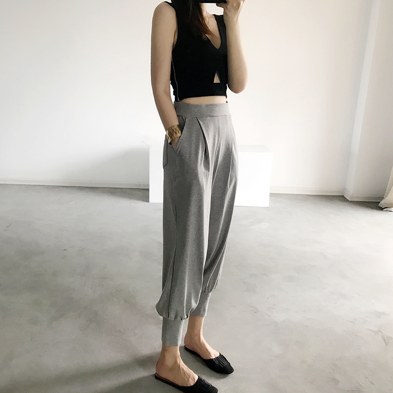 Women's Casual Tapered Cotton Harem Pants with Pockets, Elastic Waist, Slim Fit, 9-Point Length, Trendy Relaxed Style Women's Casual Tapered Cotton Harem Pants with Pockets, Elastic Waist, Slim Fit, 9-Point Length, Trendy Relaxed Style