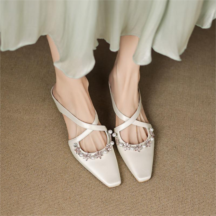 Women's Cross-Strap Ultra-Soft Sandals with Pearl Rhinestone Detail - Fashionable and Versatile Italian Style Footwear Women's Cross-Strap Ultra-Soft Sandals with Pearl Rhinestone Detail - Fashionable and Versatile Italian Style Footwear