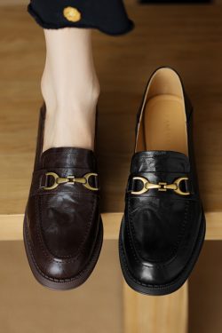 Women's Flat Loafers with Metal Buckle - Small Sheepskin Round Toe Slip-On Shoes in British Style for Spring/Summer