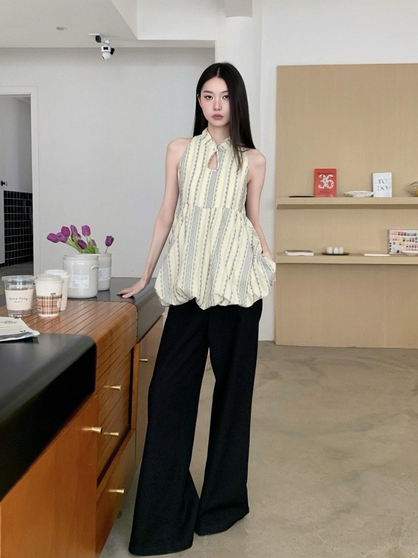 Women's Floral Jacquard Puff Cloud Vest with Stand Collar & Straps - All-Cotton Color-Woven Chinese Style Top Women's Floral Jacquard Puff Cloud Vest with Stand Collar & Straps - All-Cotton Color-Woven Chinese Style Top