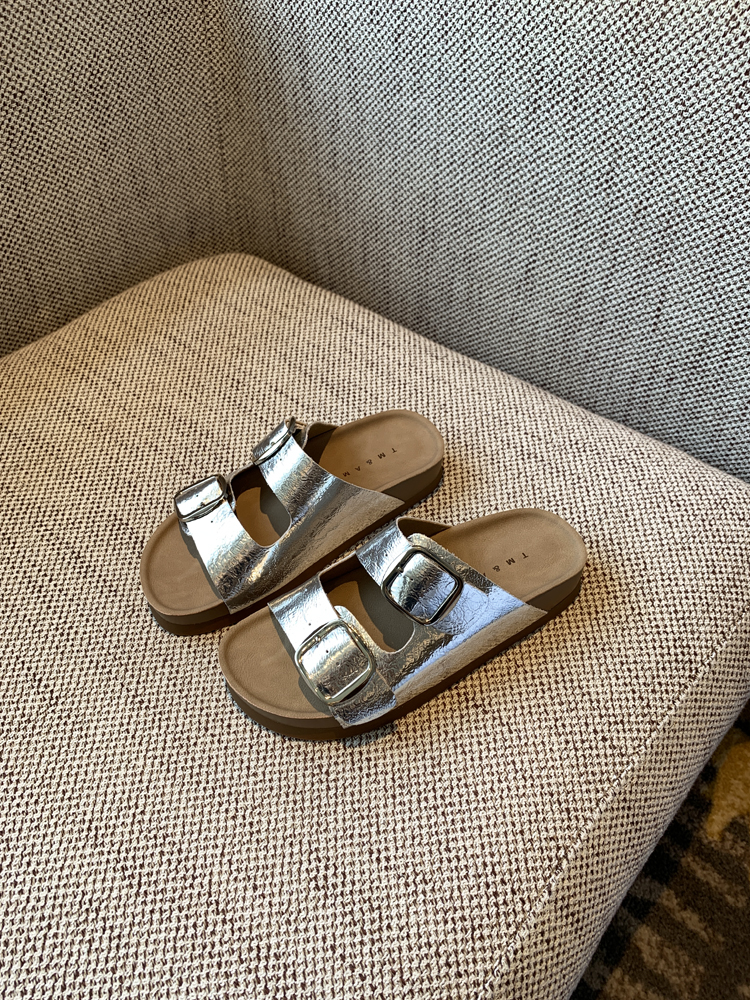 Women's Genuine Leather One-Strap Thick-Soled Outdoor Slides Sandals – Summer 2025 Soft Sole Footwear for Comfort and Style Women's Genuine Leather One-Strap Thick-Soled Outdoor Slides Sandals – Summer 2025 Soft Sole Footwear for Comfort and Style