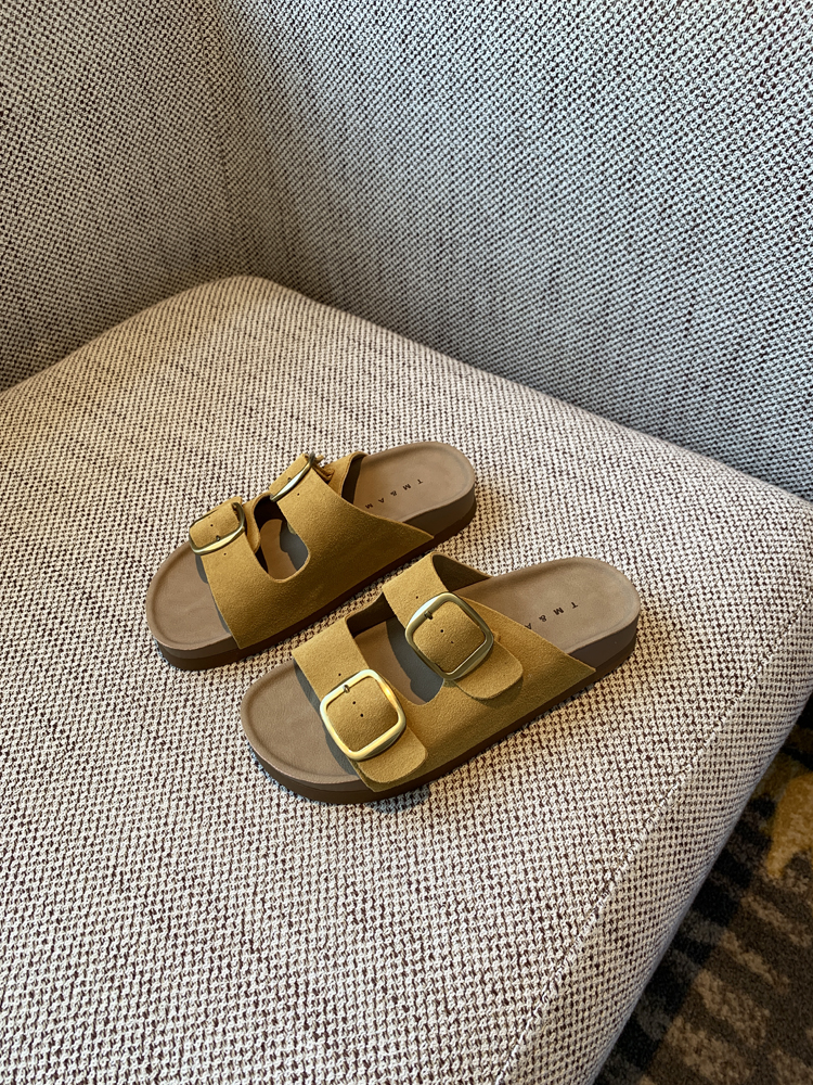 Women's Genuine Leather One-Strap Thick-Soled Outdoor Slides Sandals – Summer 2025 Soft Sole Footwear for Comfort and Style Women's Genuine Leather One-Strap Thick-Soled Outdoor Slides Sandals – Summer 2025 Soft Sole Footwear for Comfort and Style