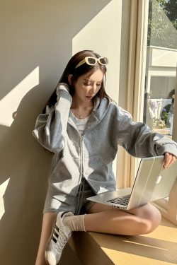 Women's Gray Loose Hooded Sweatshirt and Shorts Two-Piece Set, Light Fabric, Casual Zip-Up Cardigan, Relaxed Style