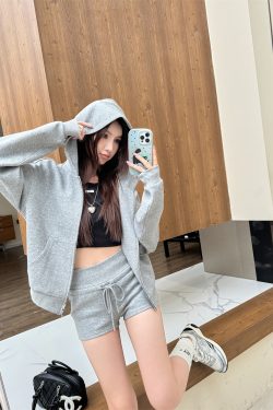 Women's Gray Loose Hooded Sweatshirt and Shorts Two-Piece Set, Light Fabric, Casual Zip-Up Cardigan, Relaxed Style