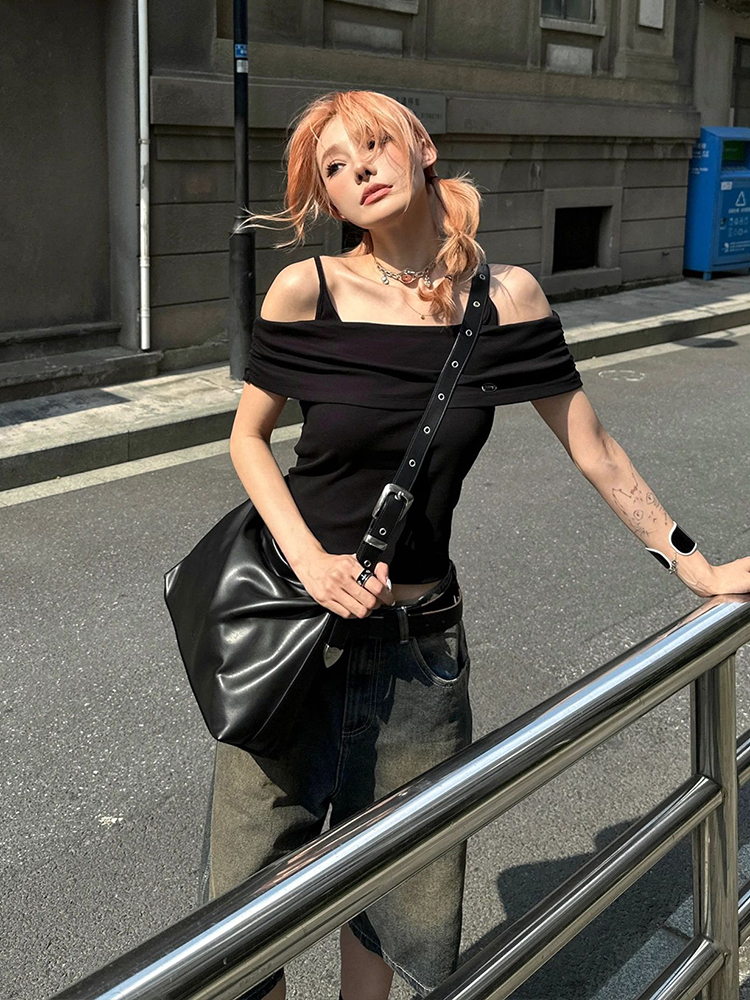 Women's High-End Black One-Shoulder Fitted T-Shirt, Summer Faux Two-Piece Camisole, Trendy Ins Style Women's High-End Black One-Shoulder Fitted T-Shirt, Summer Faux Two-Piece Camisole, Trendy Ins Style