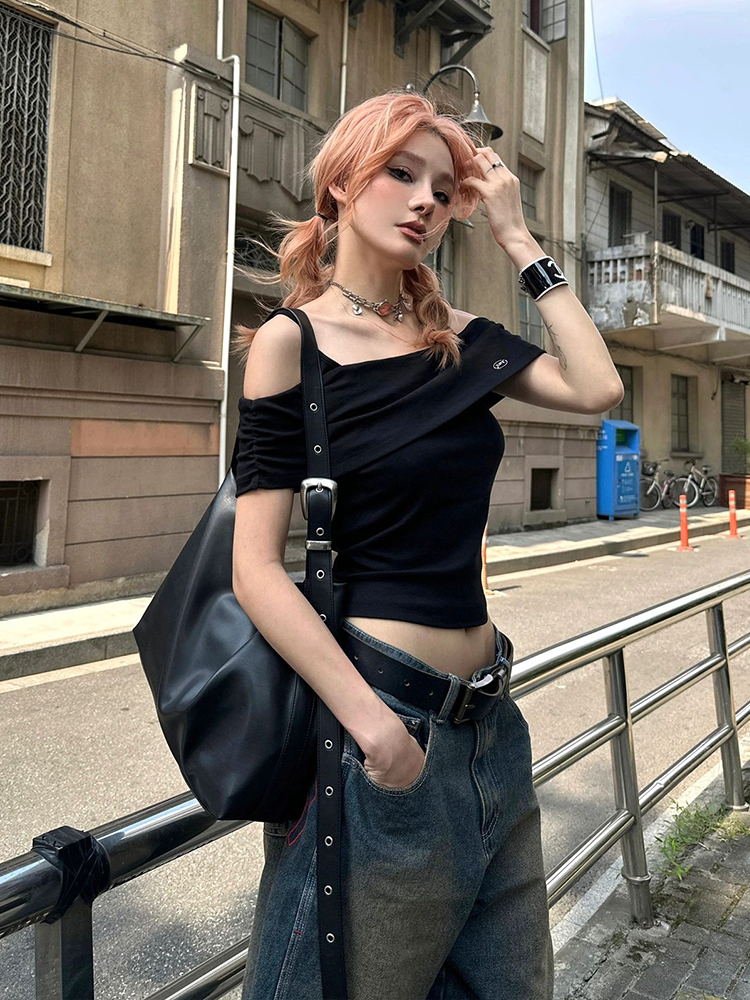 Women's High-End Black One-Shoulder Fitted T-Shirt, Summer Faux Two-Piece Camisole, Trendy Ins Style Women's High-End Black One-Shoulder Fitted T-Shirt, Summer Faux Two-Piece Camisole, Trendy Ins Style