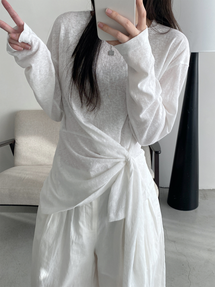 Women's Korean Style Long Sleeve T-Shirt - White Base Layer, Loose Fit, Straight Shoulder, Unique Design, High-End Fashion Women's Korean Style Long Sleeve T-Shirt - White Base Layer, Loose Fit, Straight Shoulder, Unique Design, High-End Fashion