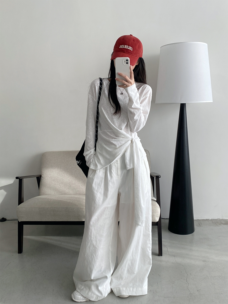 Women's Korean Style Long Sleeve T-Shirt - White Base Layer, Loose Fit, Straight Shoulder, Unique Design, High-End Fashion Women's Korean Style Long Sleeve T-Shirt - White Base Layer, Loose Fit, Straight Shoulder, Unique Design, High-End Fashion