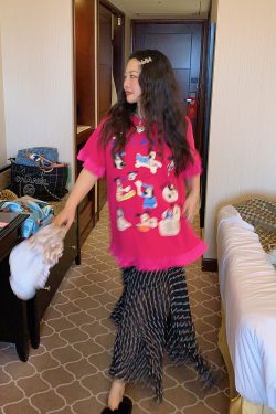 Women's Lace-Edge Printed T-Shirt in Dragon Fruit Color, Short Sleeve, 2025 Summer Design, Trendy Niche Style Top