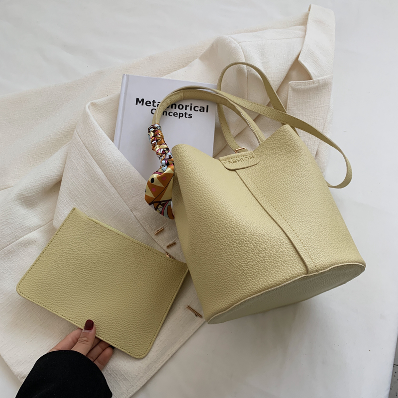 Women's Large Capacity Crossbody Bag - High-End Summer 2025 Trendy Tote Bucket Bag for Stylish Everyday Use Women's Large Capacity Crossbody Bag - High-End Summer 2025 Trendy Tote Bucket Bag for Stylish Everyday Use