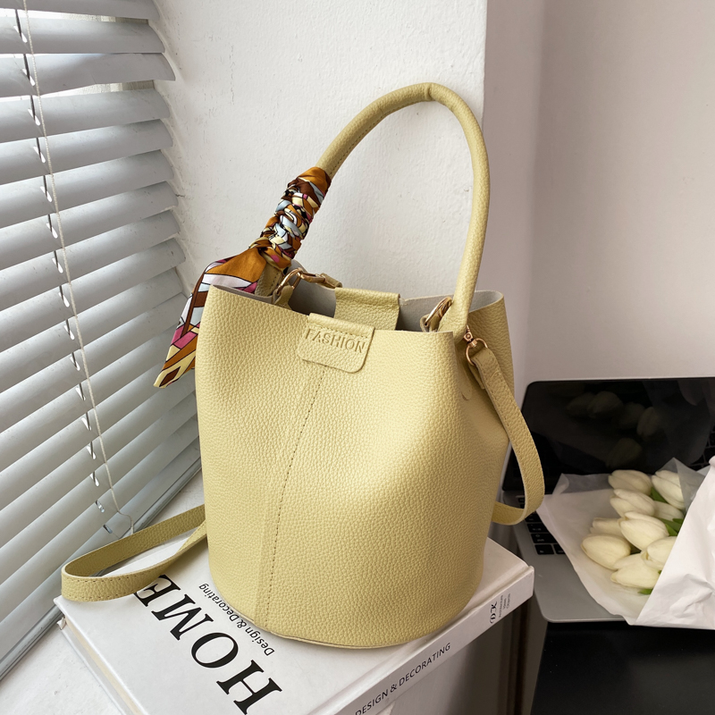 Women's Large Capacity Crossbody Bag - High-End Summer 2025 Trendy Tote Bucket Bag for Stylish Everyday Use Women's Large Capacity Crossbody Bag - High-End Summer 2025 Trendy Tote Bucket Bag for Stylish Everyday Use