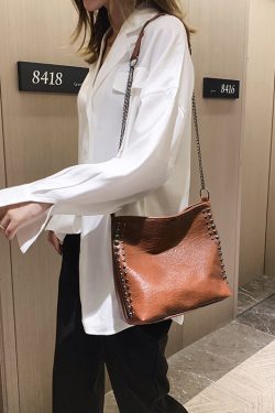 Women's Large Capacity Studded Chain Crossbody Bag - Trendy Korean Style Bucket Bag for Versatile Fashion Use