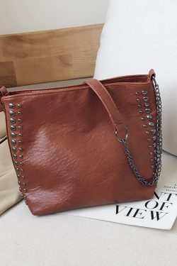 Women's Large Capacity Studded Chain Crossbody Bag - Trendy Korean Style Bucket Bag for Versatile Fashion Use