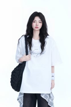 Women's Loose Fit Round Neck T-Shirt with Short Sleeves - Summer Style 'Sit and Eat Until the Mountains are Empty' Graphic
