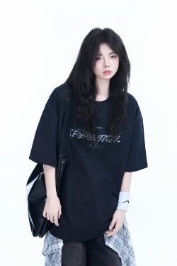 Women's Loose Fit Round Neck T-Shirt with Short Sleeves - Summer Style 'Sit and Eat Until the Mountains are Empty' Graphic