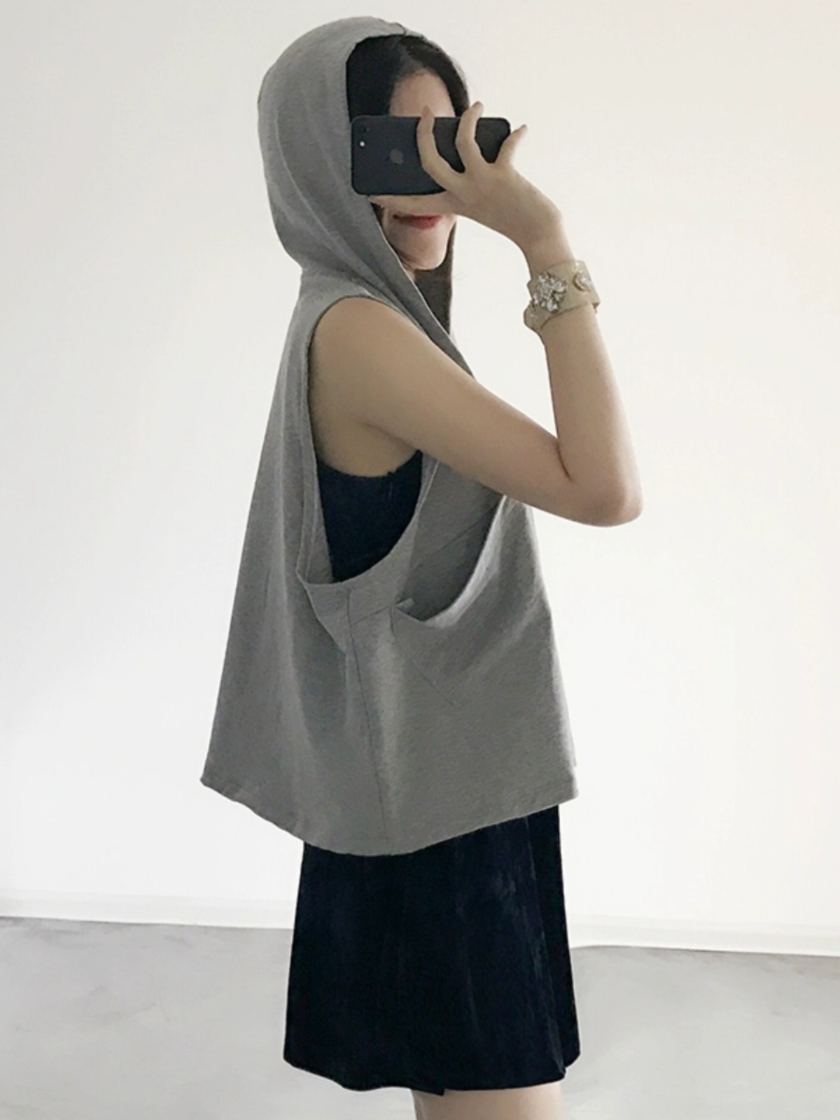 Women's Loose-Fitting Pure Cotton Sleeveless Hoodie Vest with Pockets - Casual Sports Top for Everyday Wear Women's Loose-Fitting Pure Cotton Sleeveless Hoodie Vest with Pockets - Casual Sports Top for Everyday Wear