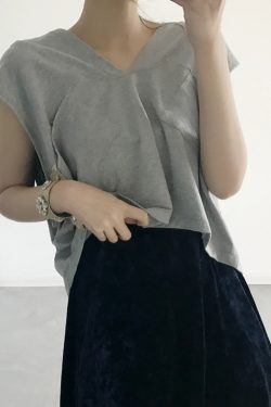 Women's Loose-Fitting Pure Cotton Sleeveless Hoodie Vest with Pockets - Casual Sports Top for Everyday Wear