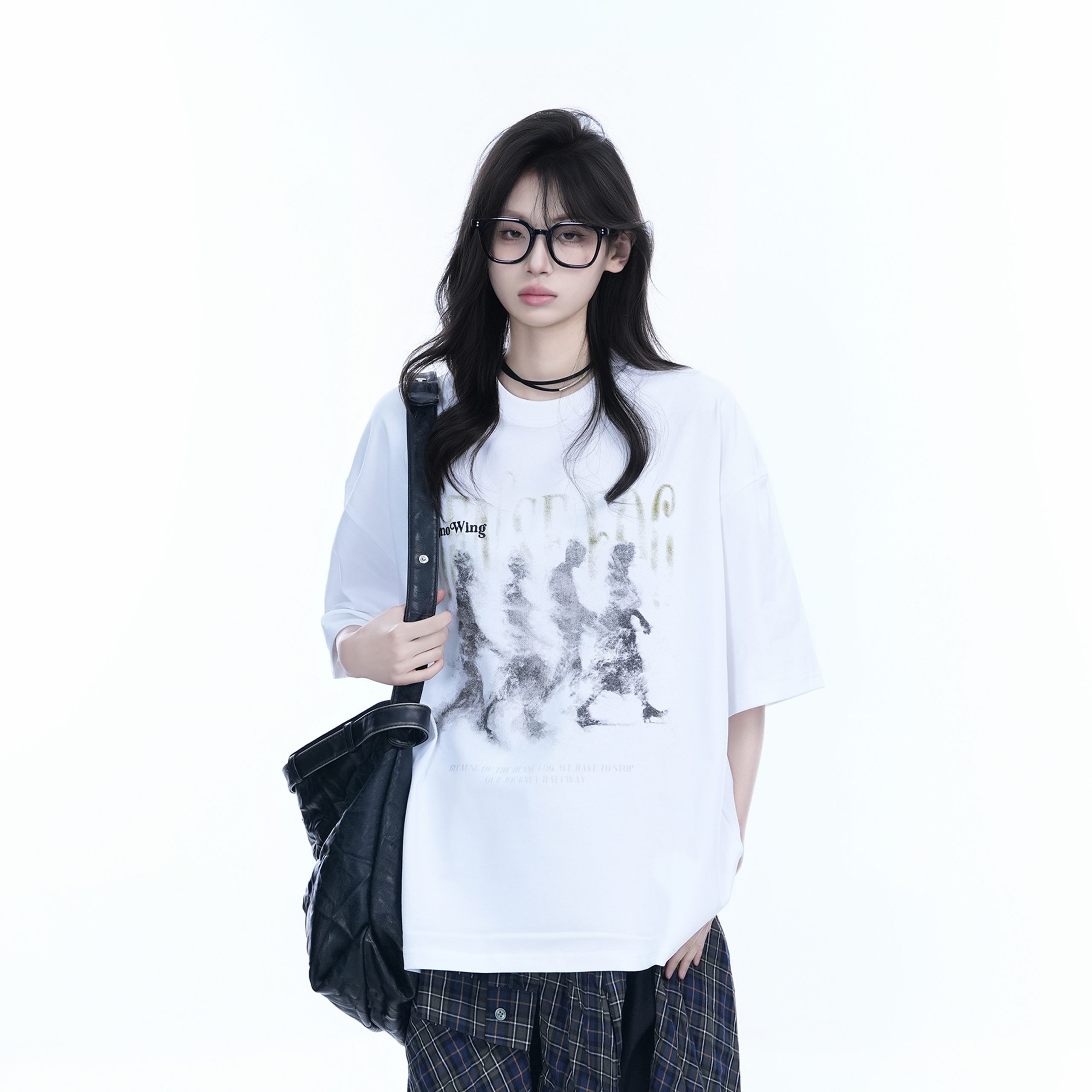 Women’s Loose Heavyweight Short-Sleeve T-Shirt with 'Sit and Eat Until the Mountains Are Empty' Shadow Print – Summer 2023 Style Women’s Loose Heavyweight Short-Sleeve T-Shirt with 'Sit and Eat Until the Mountains Are Empty' Shadow Print – Summer 2023 Style