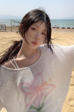 Women's Off-Shoulder Long Sleeve T-Shirt - Hibiscus Print, Loose Casual Top, Spring/Summer Cover-Up, American Lazy Style