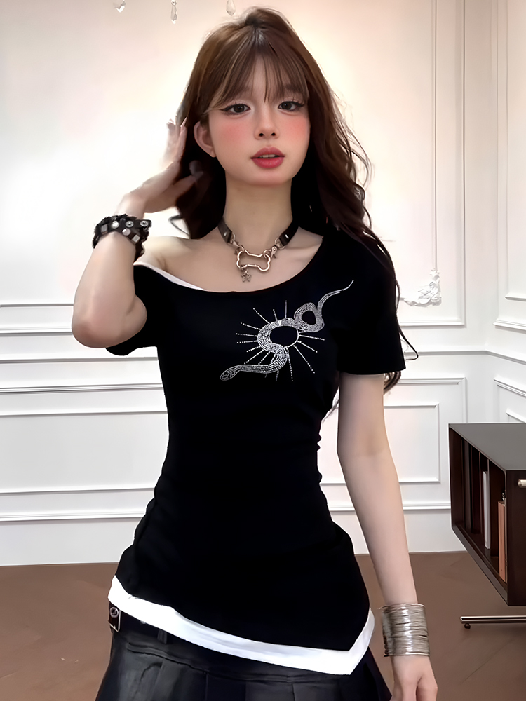 Women's Off-Shoulder Short Sleeve T-Shirt - Fake Two-Piece Design, Slim Fit, Waist-Cinching, Sexy Rhinestone Snake Detail, Summer Style Women's Off-Shoulder Short Sleeve T-Shirt - Fake Two-Piece Design, Slim Fit, Waist-Cinching, Sexy Rhinestone Snake Detail, Summer Style
