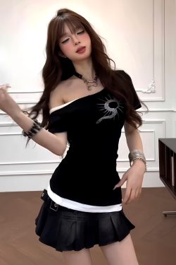 Women's Off-Shoulder Short Sleeve T-Shirt - Fake Two-Piece Design, Slim Fit, Waist-Cinching, Sexy Rhinestone Snake Detail, Summer Style