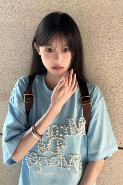 Women's Oversized Blue Heavyweight T-Shirt - American College Style with Pearl Letter Detail, Short Sleeve, Round Neck