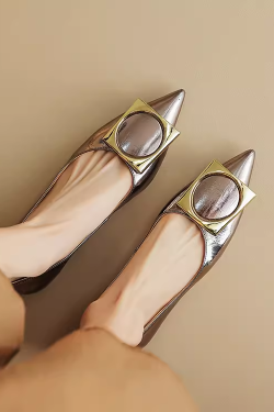 Women's Retro Pointed-Toe Flats - Stylish Versatile French Fashion Shallow Mouth Shoes for a Chic Italian Look