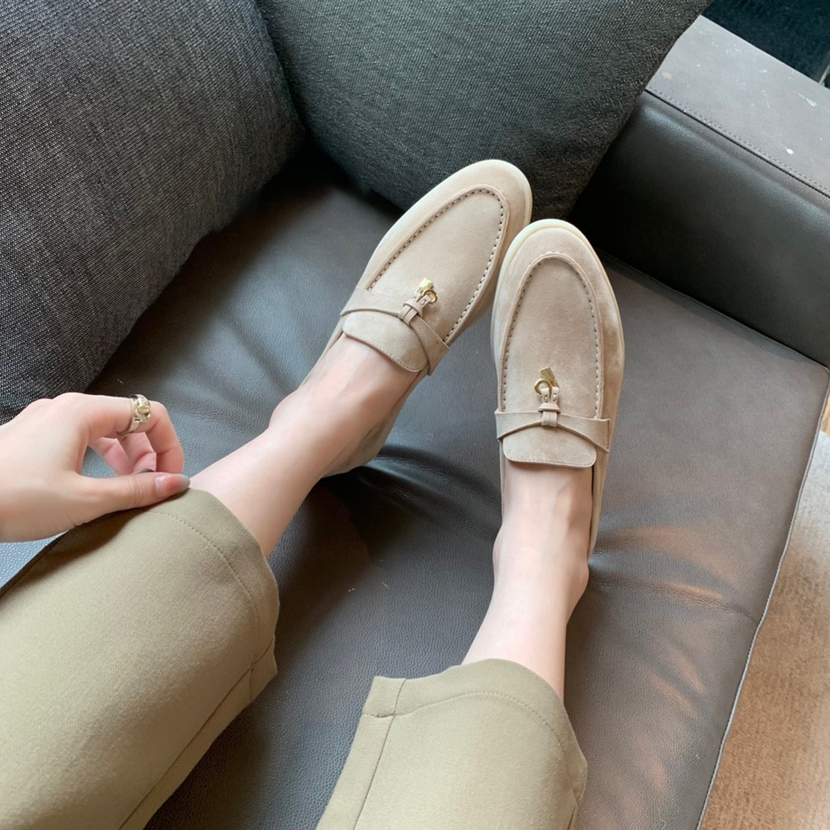 Women's Sheepskin Tassel Lock Loafers - Flat Slip-On Cashmere Flats for Versatile Everyday Style Women's Sheepskin Tassel Lock Loafers - Flat Slip-On Cashmere Flats for Versatile Everyday Style