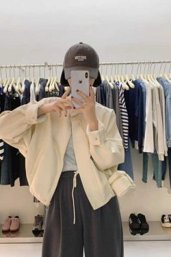 Women's Short White Leather Motorcycle Jacket - Trendy 2024 Spring Autumn Style for Petite Figures