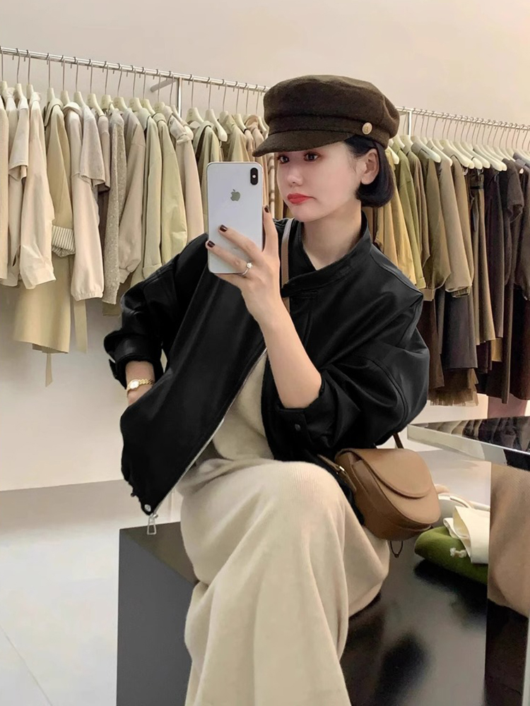 Women's Short White Leather Motorcycle Jacket - Trendy 2024 Spring Autumn Style for Petite Figures Women's Short White Leather Motorcycle Jacket - Trendy 2024 Spring Autumn Style for Petite Figures