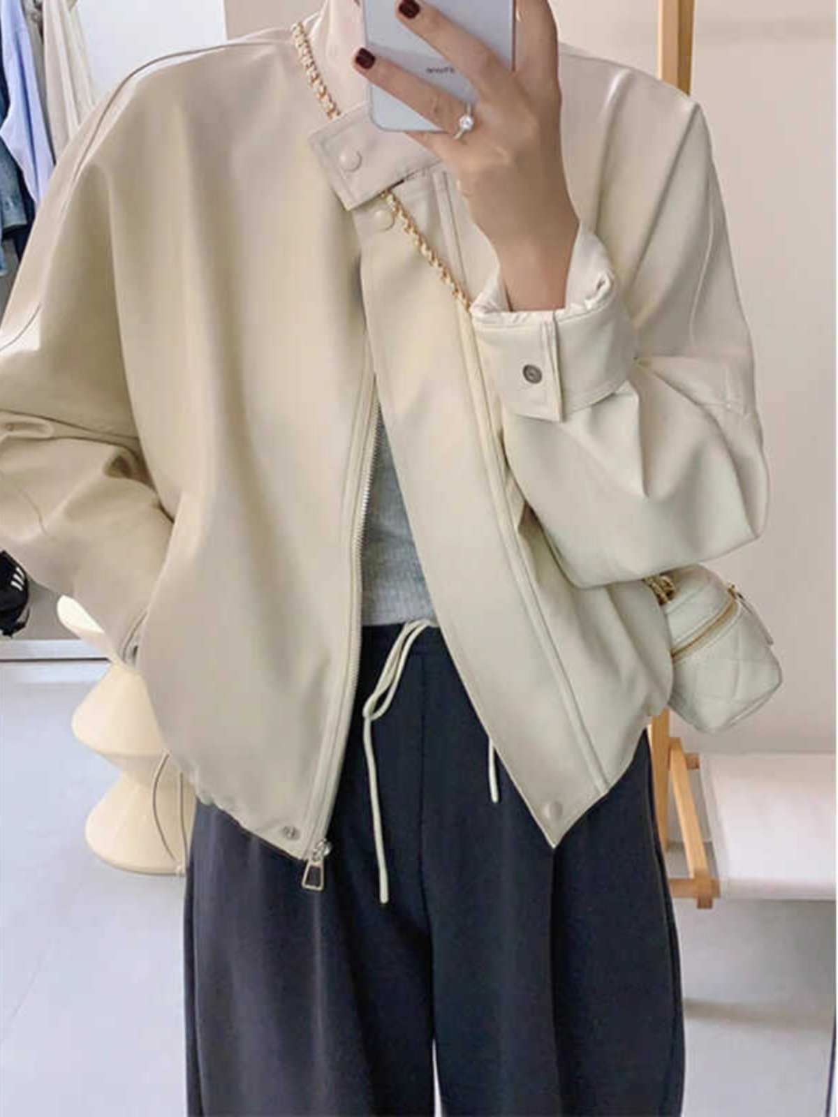 Women's Short White Leather Motorcycle Jacket - Trendy 2024 Spring Autumn Style for Petite Figures Women's Short White Leather Motorcycle Jacket - Trendy 2024 Spring Autumn Style for Petite Figures