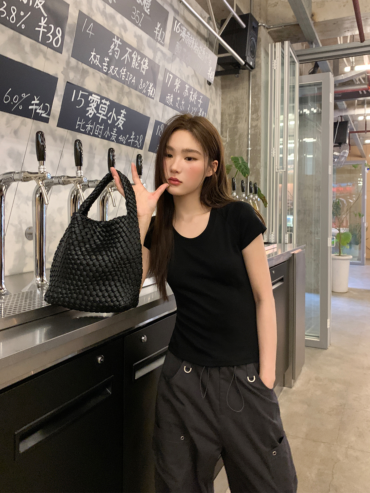 Women’s Slim-Fit Pure Cotton Short Sleeve T-Shirt - Summer 2025 Niche Design, Casual Style Top Women’s Slim-Fit Pure Cotton Short Sleeve T-Shirt - Summer 2025 Niche Design, Casual Style Top