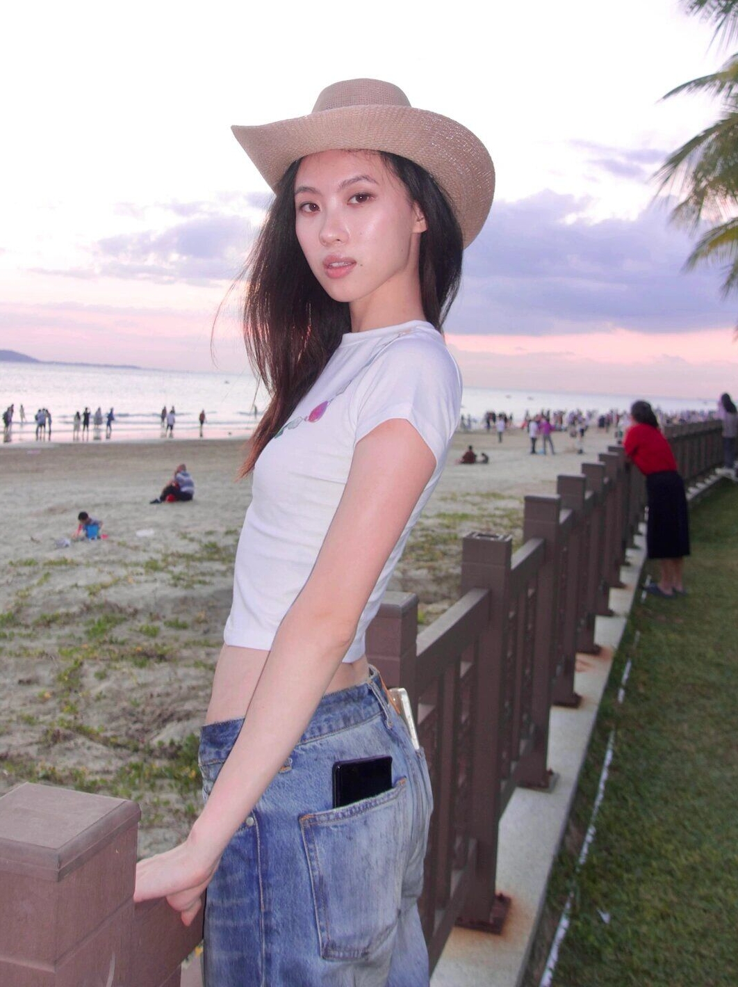 Women’s Slim Fit White Short Sleeve T-Shirt - American Retro Summer Style, Pure Cotton, Niche Design Women’s Slim Fit White Short Sleeve T-Shirt - American Retro Summer Style, Pure Cotton, Niche Design